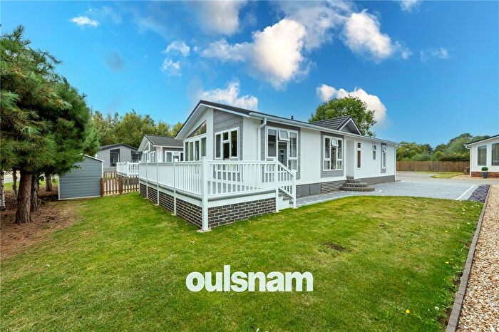 2 Bedroom Mobile/park Home For Sale In Station Road, Salford Priors, Evesham, Warwickshire, WR11