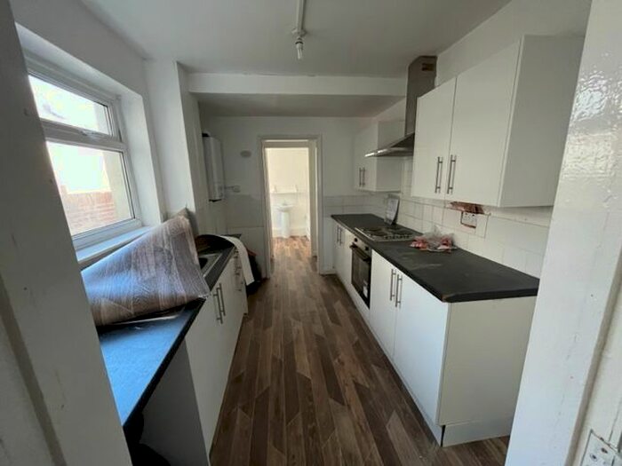 3 Bedroom Terraced House To Rent In Wellsted Street, Hull, HU3