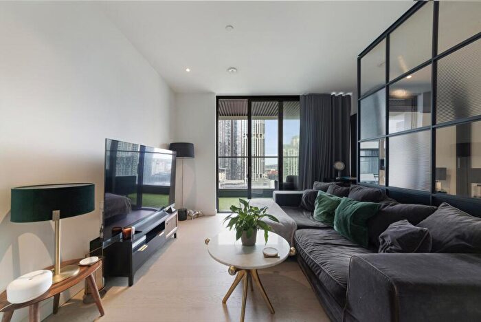 Apartment To Rent In Wardian, Canary Wharf, E14