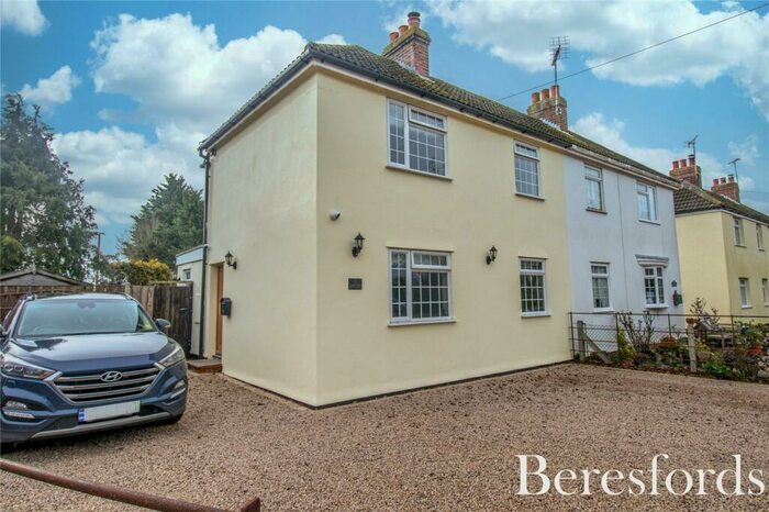 2 Bedroom Semi-Detached House For Sale In Loves Green, Highwood, CM1