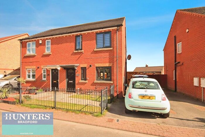 3 Bedroom Semi-Detached House For Sale In Dewfield Close Bierley, Bradford, West Yorkshire, BD4