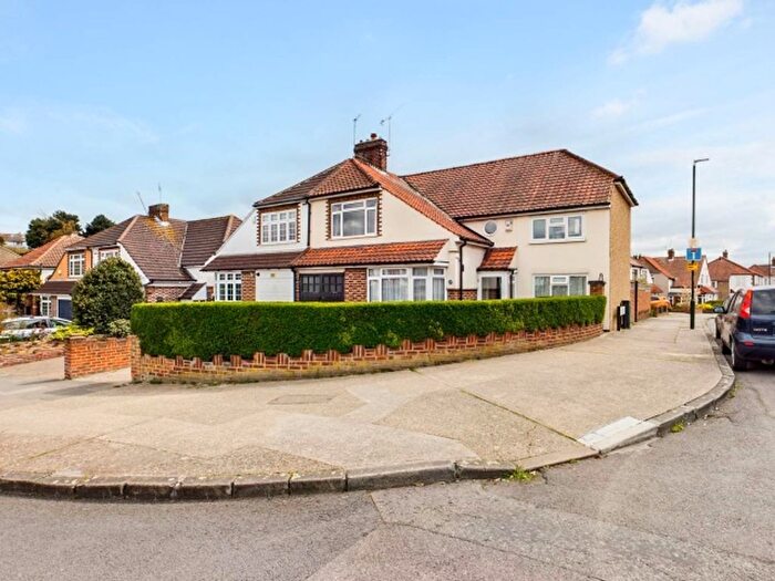 4 Bedroom Semi Detached House To Rent In Brook Lane, Bexley, DA5