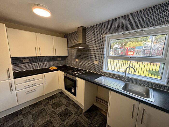 2 Bedroom Flat To Rent In Tamworth Road, Croydon, Surrey, CR0