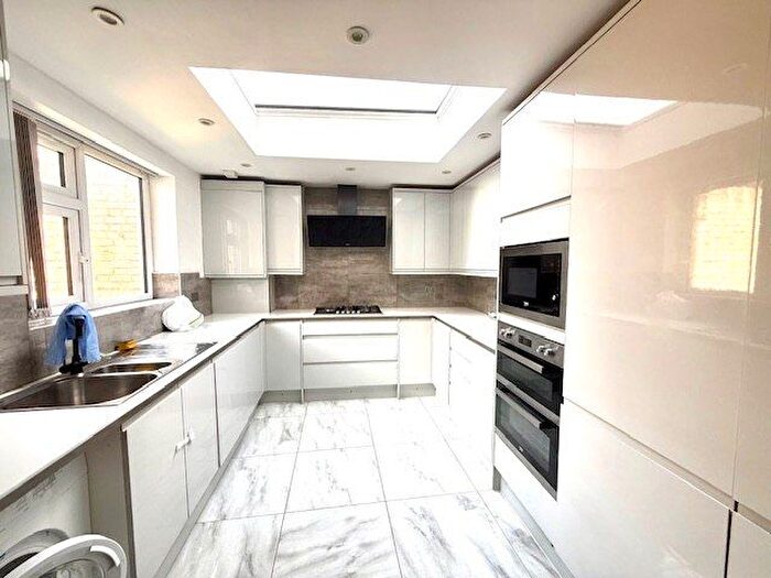 4 Bedroom End Terrace House To Rent In London, W12