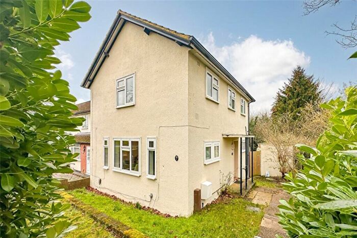 3 Bedroom End Of Terrace House For Sale In Roundfield Avenue, Harpenden, Hertfordshire, AL5