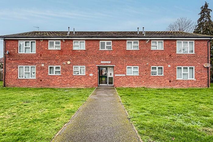 2 Bedroom Flat For Sale In Milbourn Court, Middle Mead, Rochford, SS4