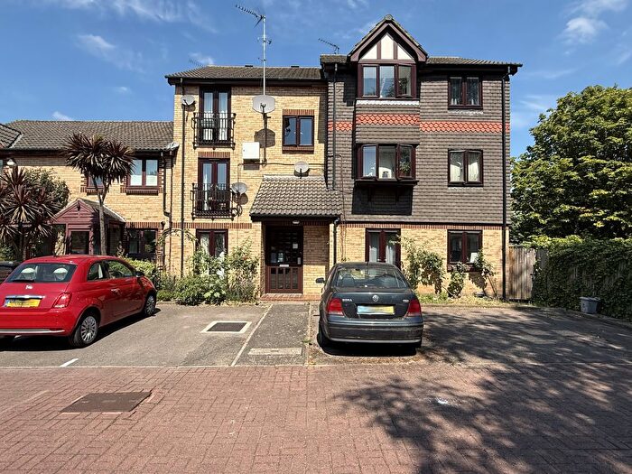 1 Bedroom Flat For Sale In Woodrush Close, New Cross, SE14