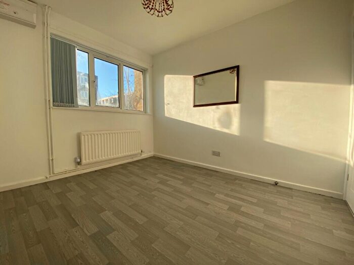 5 Bedroom Terraced House To Rent In Darwin Walk, Northampton, NN5