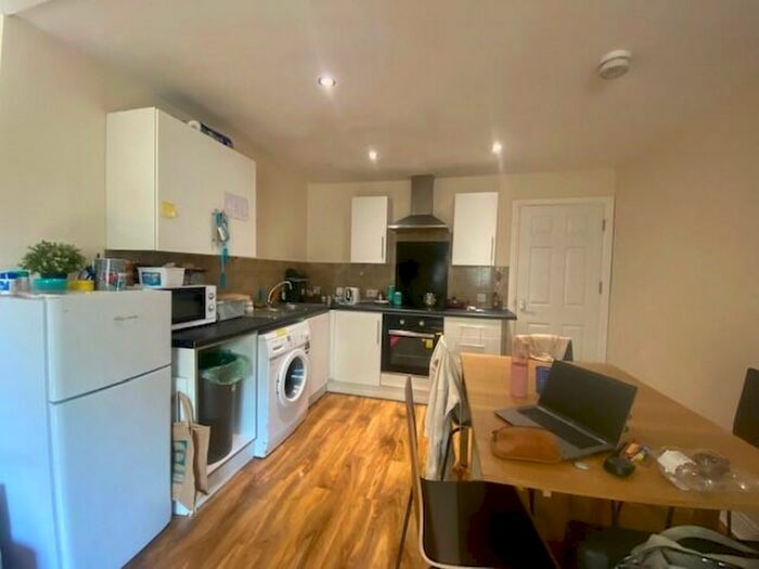 1 Bedroom Flat To Rent In Albany Road, Cardiff, CF24