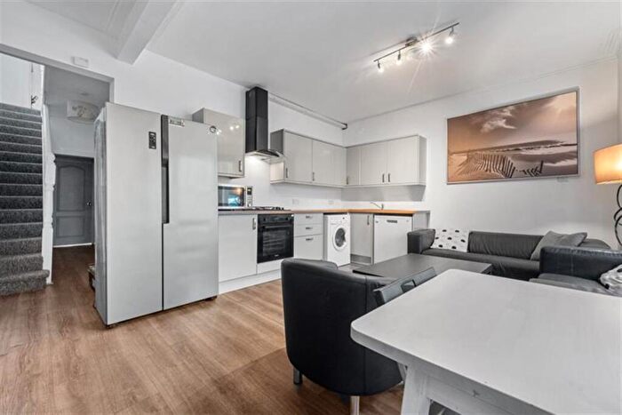 6 Bedroom House To Rent In Bedroom House In Winton, BH9