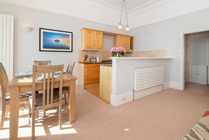 1 Bedroom Flat To Rent In Kingsway, Hove, BN3