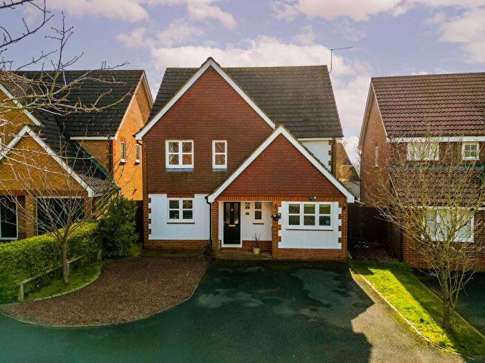 4 Bedroom Detached House For Sale In Warren Close, Stone, HP17