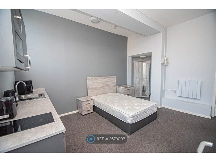 1 Bedroom Flat To Rent In Common Stile Road, Huddersfield, HD4