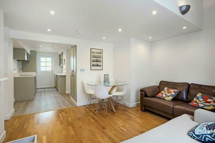 1 Bedroom Maisonette To Rent In St. Thomas Street, Winchester, SO23