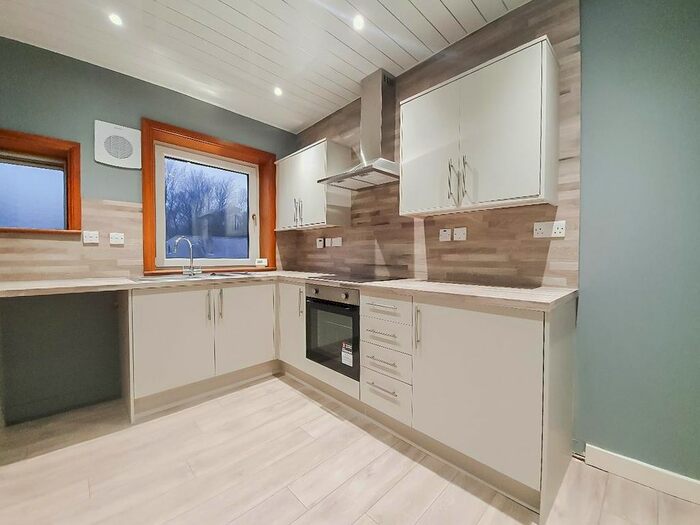 2 Bedroom Flat To Rent In Croft Crescent, Markinch, Glenrothes KY7