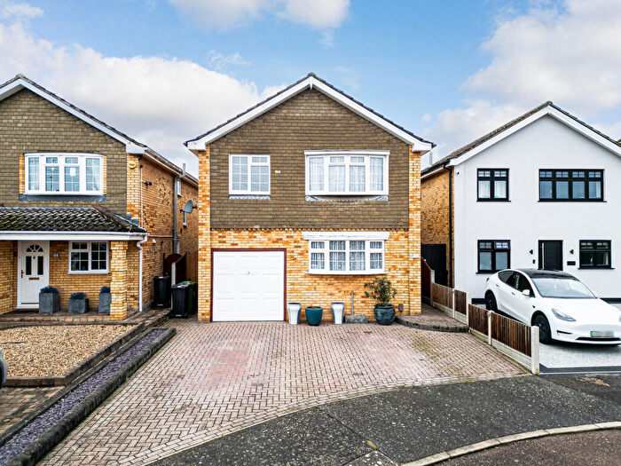 4 Bedroom Detached House For Sale In Deirdre Close, Wickford, SS12