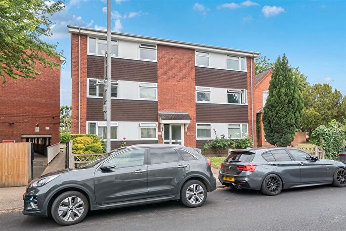 2 Bedroom Flat To Rent In Hillbrow, Surbiton Hill Park, Surbiton, KT5