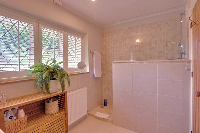 5 Bedroom Detached House For Sale In Elm Close, Hove, BN3
