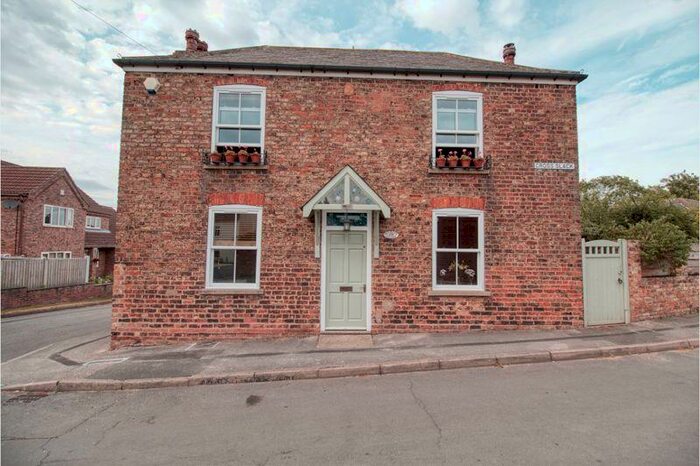 3 Bedroom Detached House For Sale In Cross Slack, Crowle, DN17