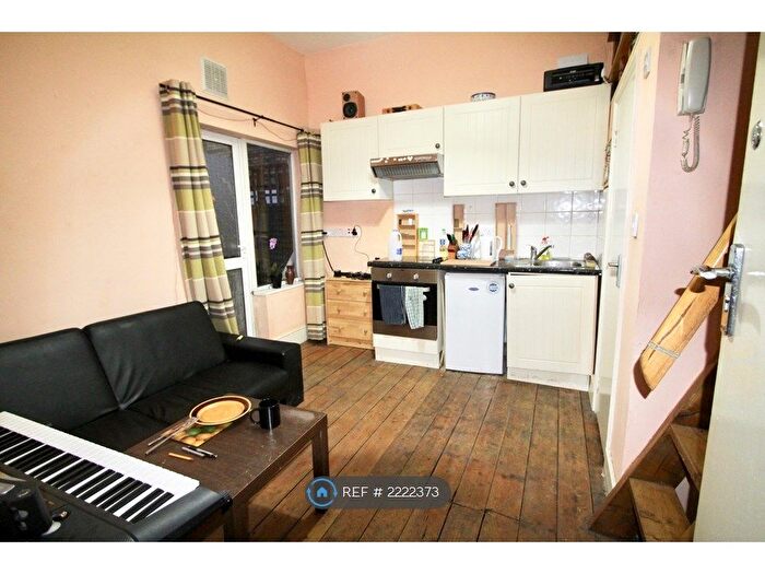 Studio To Rent In Mountfield Road, London, N3