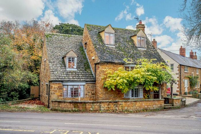 4 Bedroom Detached House For Sale In Peacock Lane, Tysoe, Warwick, CV35