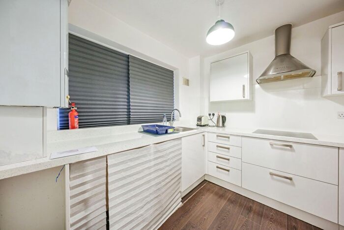 1 Bedroom Flat For Sale In Defoe Way, Romford, RM5