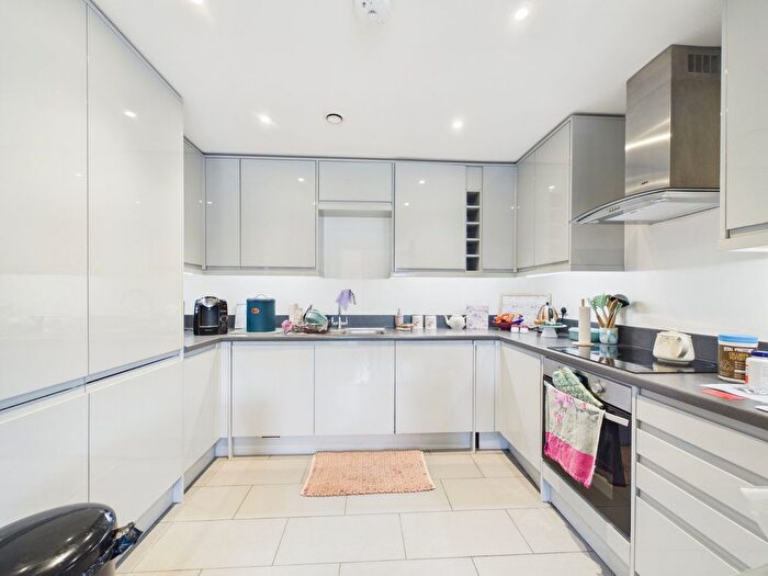 2 Bedroom Flat To Rent In The Courtyard, High Street, Staines-Upon-Thames, Middlesex, TW18