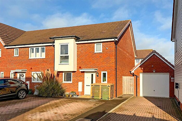 3 Bedroom End Of Terrace House For Sale In Cooper Drive, Littlehampton, West Sussex, BN17