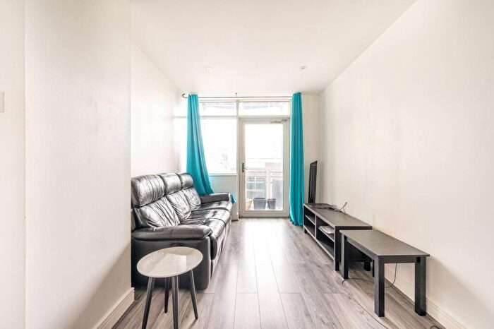 2 Bedroom Flat To Rent In Stratford, Stratford, London, E15