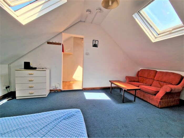 1 Bedroom Studio To Rent In Dunstable Road, Luton, LU4