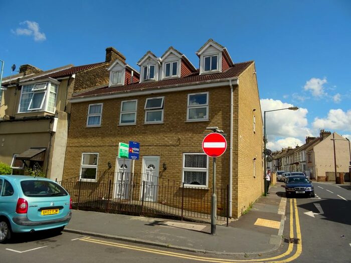 1 Bedroom Flat To Rent In Gillingham Road, Gillingham, Kent., ME7