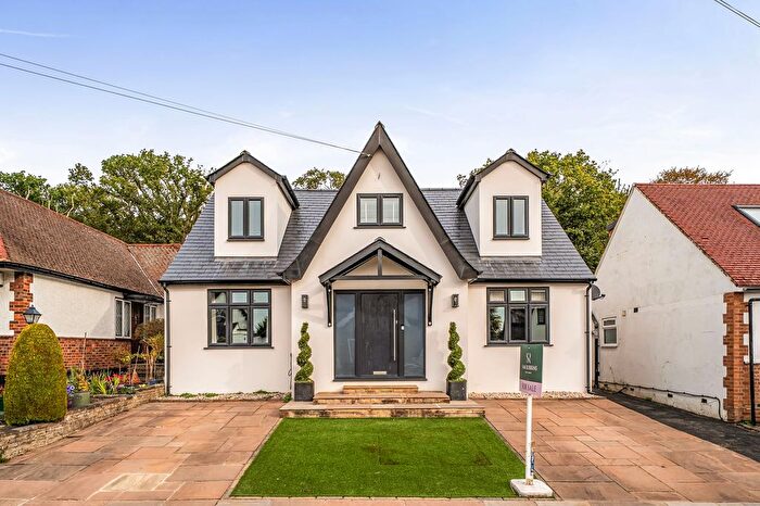 4 Bedroom Detached House For Sale In Keswick Gardens, Ruislip, HA4