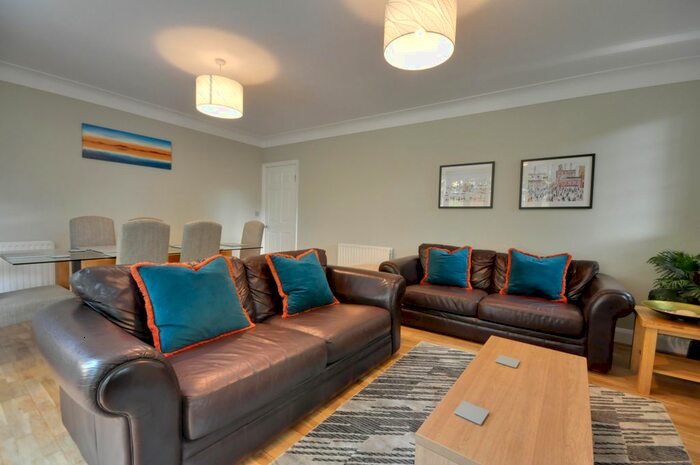 3 Bedroom Flat To Rent In Durley Chine Road South (Ad), Bournemouth, BH2