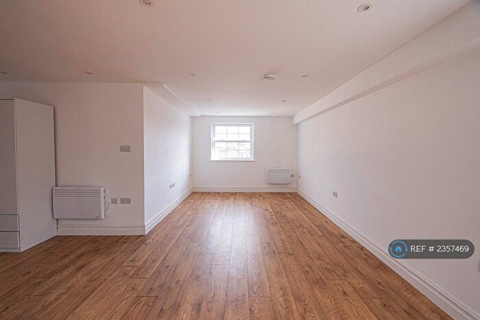 2 Bedroom Flat To Rent In Hollybush Street, London, E13