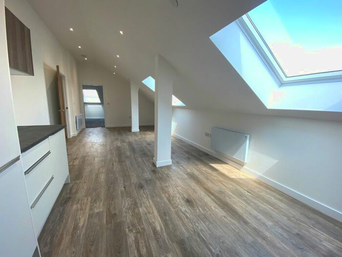 1 Bedroom Flat To Rent In London Road, Staines-Upon-Thames, Surrey, TW18