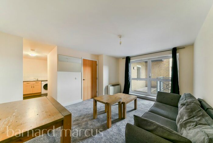 2 Bedroom Property To Rent In Gean Court, Bounds Green, London, N11