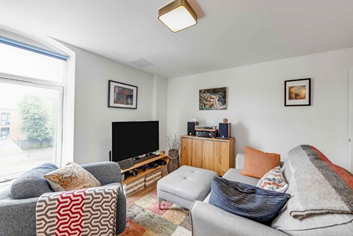 2 Bedroom Flat To Rent In Salisbury Road, London, SW19