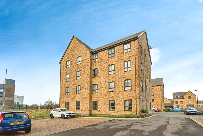 2 Bedroom Flat For Sale In Semington Strand, Swindon, SN1