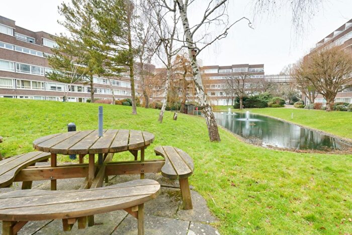 1 Bedroom Studio To Rent In Elgar Lodge, Fair Acres, Bromley, Kent, BR2
