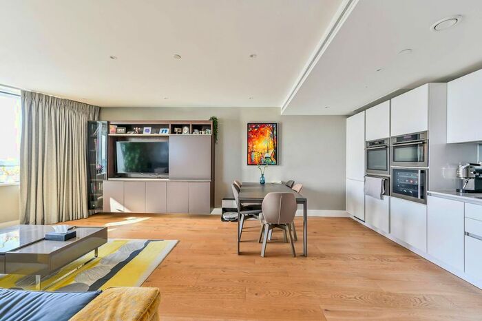 3 Bedroom Flat To Rent In Lombard Wharf, Battersea, London, SW11