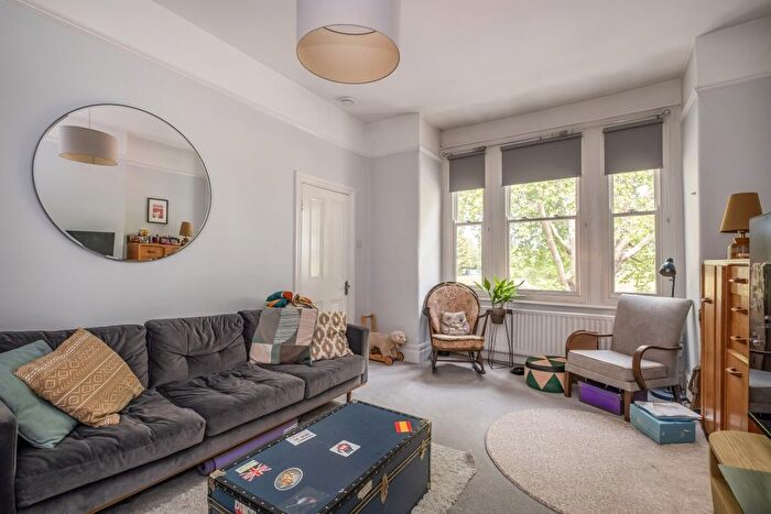 2 Bedroom Flat To Rent In Rocks Lane, London, SW13