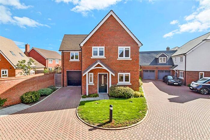 4 Bedroom Detached House For Sale In Seymour Drive, Marden, Tonbridge, Kent, TN12