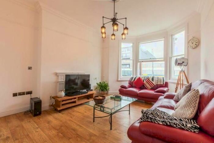 2 Bedroom Flat To Rent In Clapham Road, Clapham, SW9