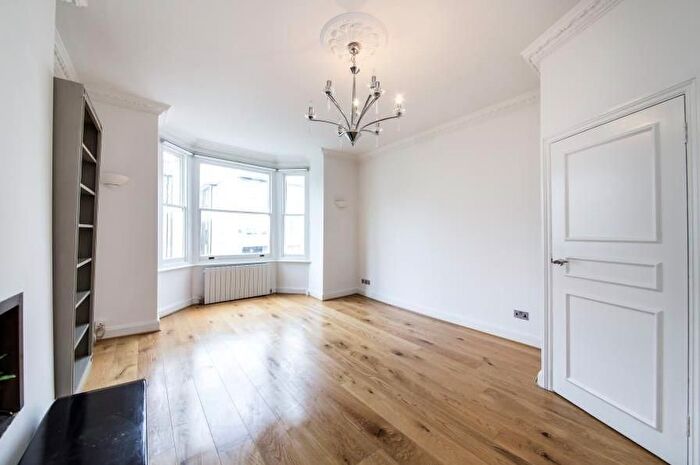 2 Bedroom Flat To Rent In Lancaster Grove, Belsize Park, London, NW3