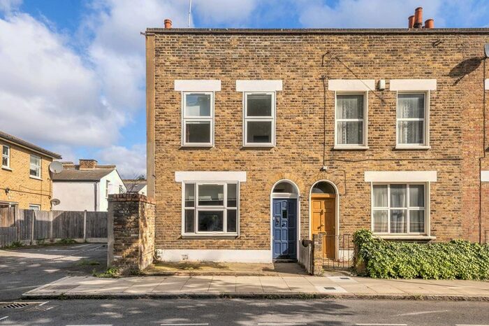 3 Bedroom Property To Rent In Clements Road, South Bermondsey, SE16