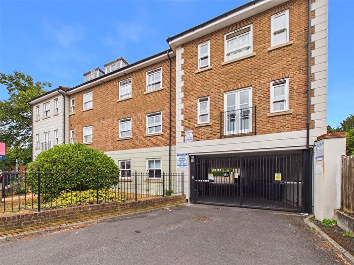 1 Bedroom Flat For Sale In Kyle House, Hampton, TW12