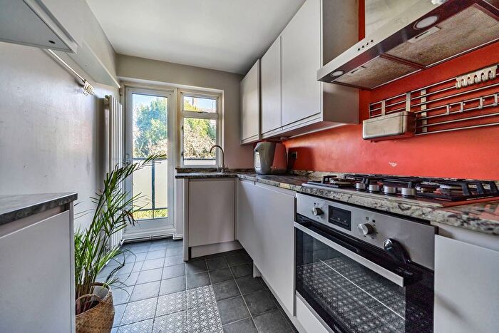 2 Bedroom Flat To Rent In River View Heights, Woolwich, London, SE18