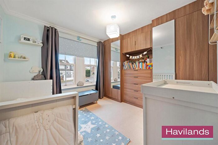 2 Bedroom Terraced House For Sale In Avenue Road, London, N14