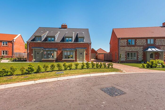 2 Bedroom Semi-Detached House For Sale In Beautifully Presented Home With Pond Views In Docking, PE31