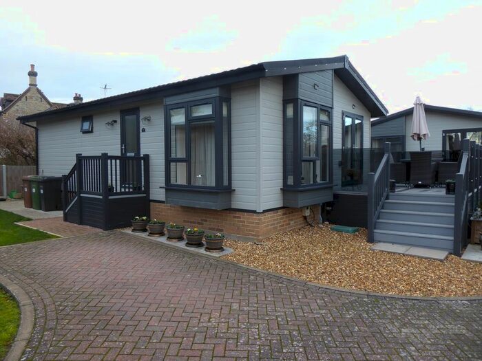 2 Bedroom Mobile/park Home For Sale In Westbrook Green Park, West Side, North Littleton, Evesham, Worcestershire WR11
